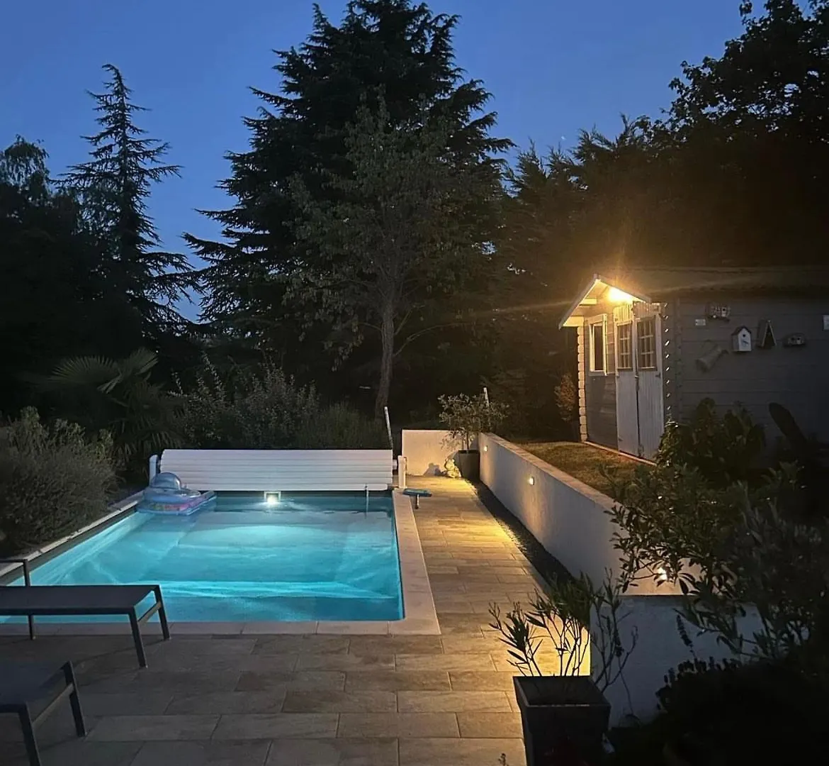 Couette-café La Glycine B&B Sainte-Colombe  France