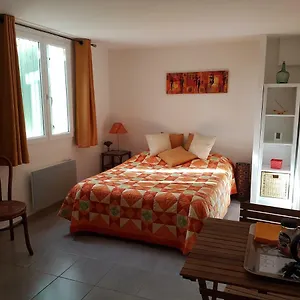 https://chambre-independante-gareoult.fr-provencehotel.com
